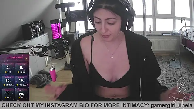 Snapshot of Gamergirl-Linela chatting on 1, 10, 2025 Gamergirl-Linela online show from 1, 10, 2025
