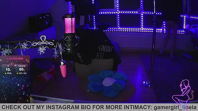 Snapshot of Gamergirl-Linela chatting on 2, 11, 2025 Gamergirl-Linela online show from 2, 11, 2025