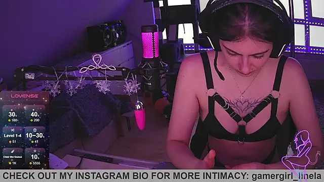 Snapshot of Gamergirl-Linela chatting on 9, 11, 2025 Gamergirl-Linela online show from 9, 11, 2025