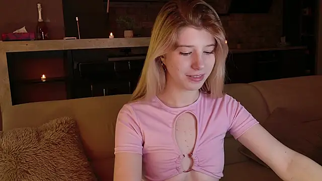 Snapshot of Bella_amory chatting on 9, 2, 2025 Bella amory online show from 9, 2, 2025