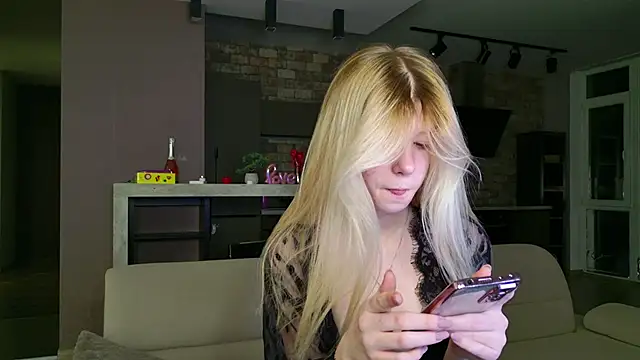 Snapshot of Bella_amory chatting on 5, 3, 2025 Bella amory online show from 5, 3, 2025