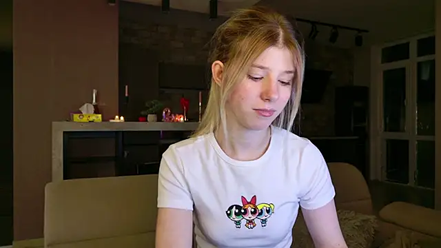 Snapshot of Bella_amory chatting on 6, 3, 2025 Bella amory online show from 6, 3, 2025