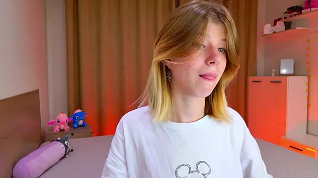 Snapshot of Bella_amory chatting on 23, 10, 2025 Bella amory online show from 23, 10, 2025