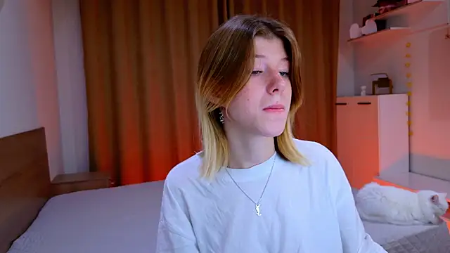 Snapshot of Bella_amory chatting on 2, 11, 2025 Bella amory online show from 2, 11, 2025