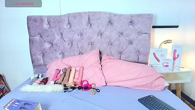 Skye Moore online show from 5, 11, 2025