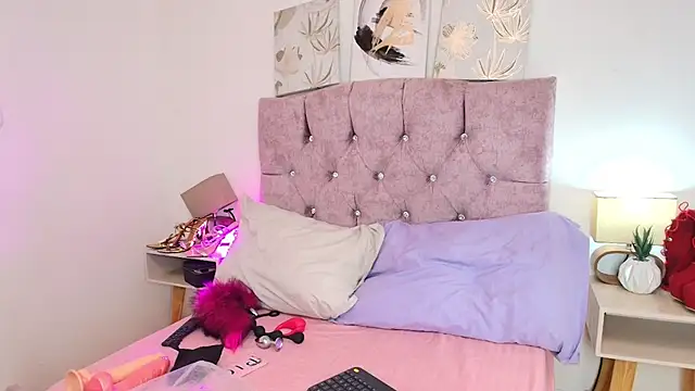 Skye Moore online show from 4, 2, 2026