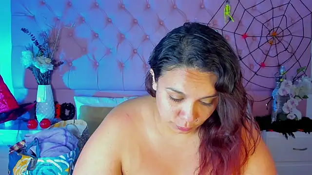 KourtneyEvans online show from 28, 10, 2025