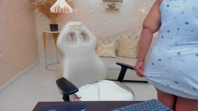 Snapshot of BBW_CINDY chatting on 21, 2, 2025 BBW CINDY online show from 21, 2, 2025