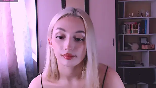 beauty blonde online show from 3, 3, 2025