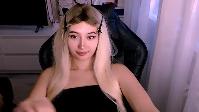 beauty blonde online show from 16, 10, 2025