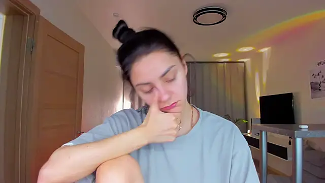 EmiliaZen online show from 4, 4, 2026