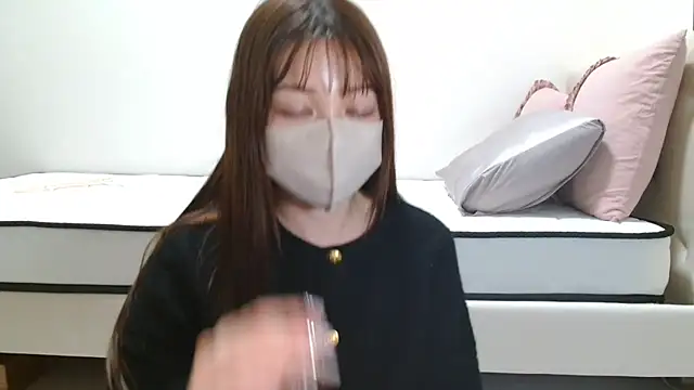 Snapshot of ema_0011 chatting on 10, 10, 2025 ema 0011 online show from 10, 10, 2025