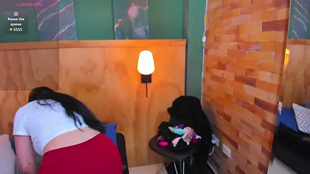 scarlet edwars online show from 15, 11, 2025