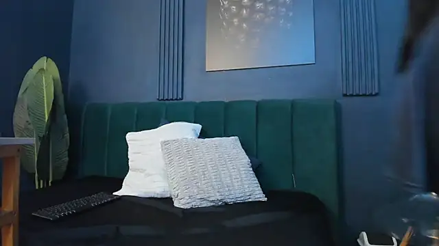 scarlet edwars online show from 5, 4, 2026