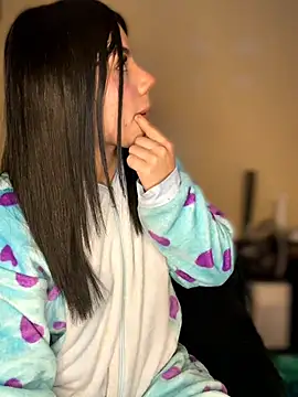 Laura-Khalifa online show from 21, 3, 2026