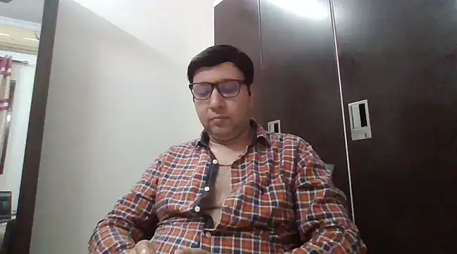 innocentboy1987 online show from 17, 3, 2025