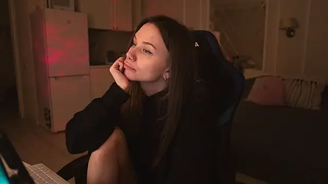 Snapshot of alexa_feels_ chatting on 2, 3, 2025 alexa feels online show from 2, 3, 2025