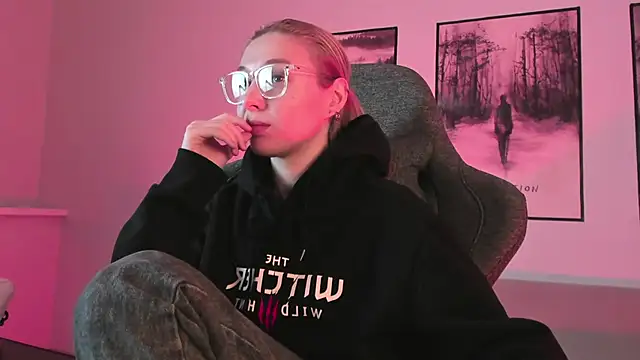 Snapshot of PhilippaAdamas chatting on 1, 3, 2025 PhilippaAdamas online show from 1, 3, 2025