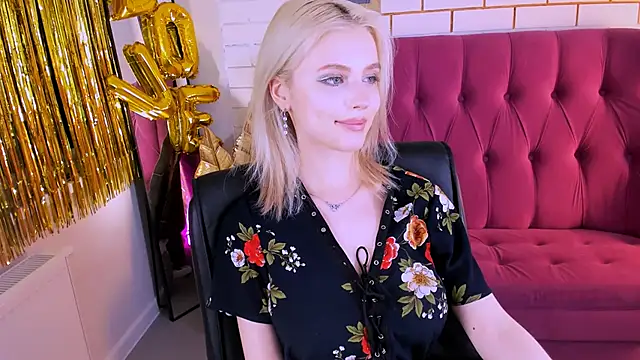 Snapshot of LeonaStane chatting on 28, 2, 2025 LeonaStane online show from 28, 2, 2025