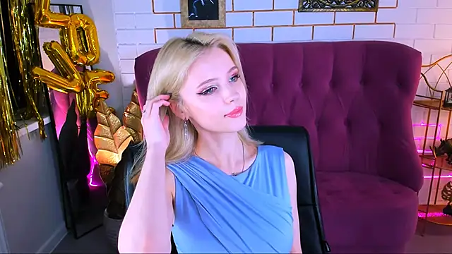 Snapshot of LeonaStane chatting on 5, 10, 2025 LeonaStane online show from 5, 10, 2025