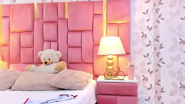 ArianaFranco online show from 12, 4, 2026