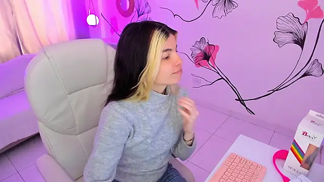 Isabela Fiorelli online show from 2, 12, 2025