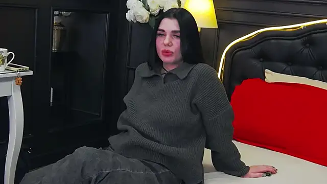 Snapshot of MaeveMoon chatting on 7, 2, 2025 MaeveMoon online show from 7, 2, 2025