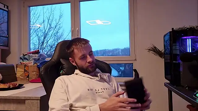 ademandjulia online show from 14, 1, 2026