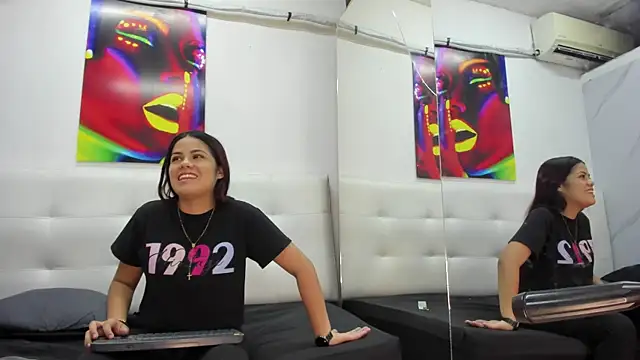 Snapshot of EsperanzaAndJey chatting on 4, 3, 2025 EsperanzaAndJey online show from 4, 3, 2025