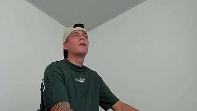 Snapshot of hugosan12 chatting on 15, 2, 2025 hugosan12 online show from 15, 2, 2025