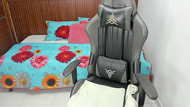 Holly 22 online show from 17, 3, 2025