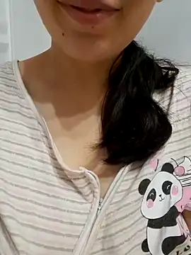 Snapshot of Emily_homegirl chatting on 5, 3, 2025 Emily homegirl online show from 5, 3, 2025