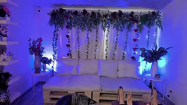 anuvyz miller  online show from 12, 9, 2025