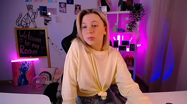 Snapshot of EllySunlover chatting on 12, 2, 2025 EllySunlover online show from 12, 2, 2025