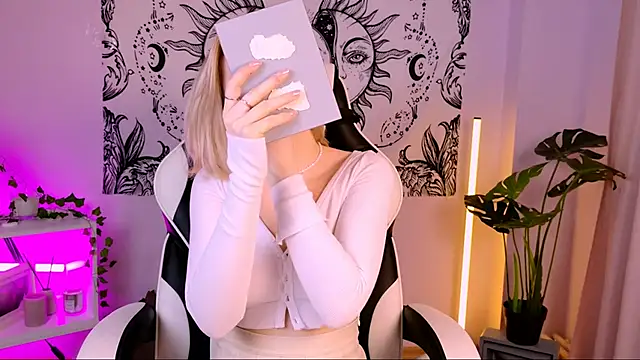 Snapshot of EllySunlover chatting on 6, 3, 2025 EllySunlover online show from 6, 3, 2025