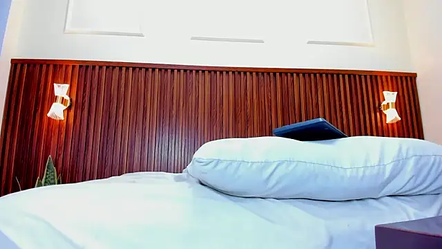 MELINAMARTINS online show from 6, 3, 2025