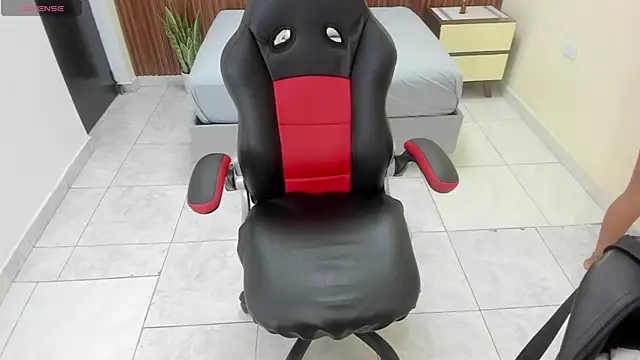 MELINAMARTINS online show from 10, 9, 2025