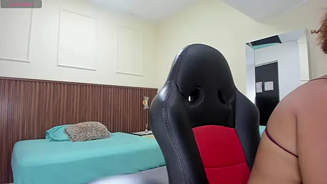 MELINAMARTINS online show from 4, 10, 2025