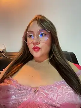 ValentinaOrtiz3 online show from 9, 3, 2025