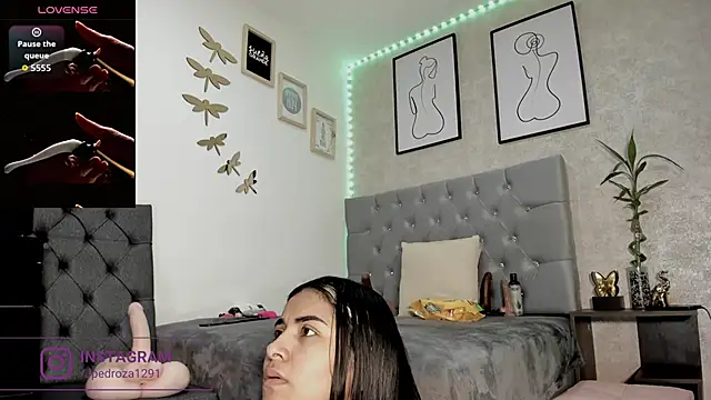 crystal beennz online show from 1, 12, 2025