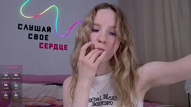 Snapshot of b4by_Emilia chatting on 31, 5, 2026 b4by Emilia online show from 31, 5, 2026