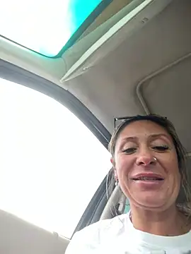 Snapshot of bossyroxy84 chatting on 23, 4, 2026 bossyroxy84 online show from 23, 4, 2026
