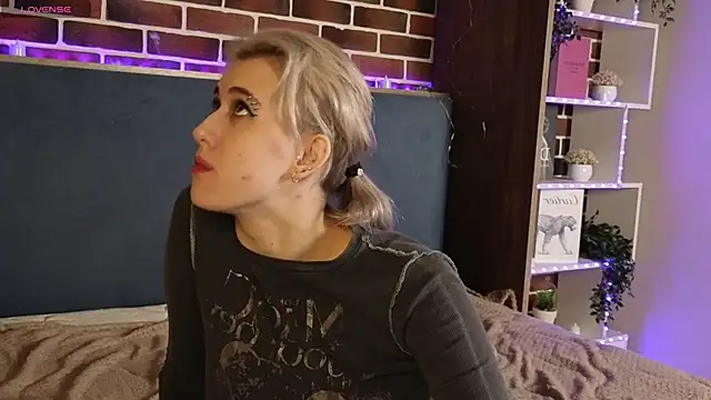 ConstanceBails online show from 27, 2, 2025