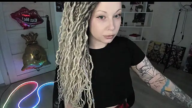 Snapshot of HoneySallyMoore chatting on 28, 5, 2026 HoneySallyMoore online show from 28, 5, 2026