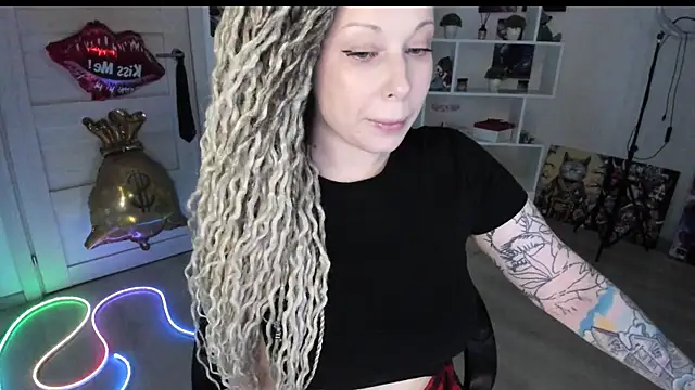 Snapshot of HoneySallyMoore chatting on 29, 5, 2026 HoneySallyMoore online show from 29, 5, 2026