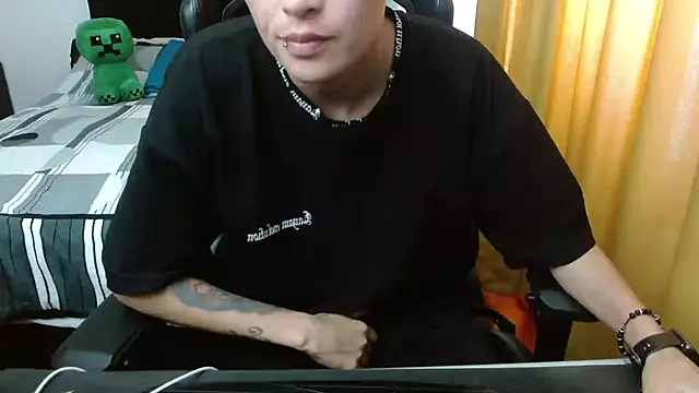 Snapshot of duo_peludoo chatting on 22, 4, 2026 duo peludoo online show from 22, 4, 2026