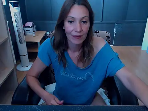 Snapshot of hannaha chatting on 4, 6, 2026 hannaha online show from 4, 6, 2026