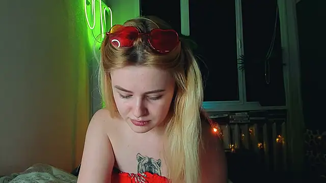 Alexa Pirs online show from 3, 3, 2025