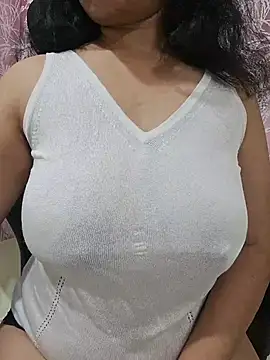 Snapshot of Jassi_Does chatting on 16, 11, 2025 Jassi Does online show from 16, 11, 2025