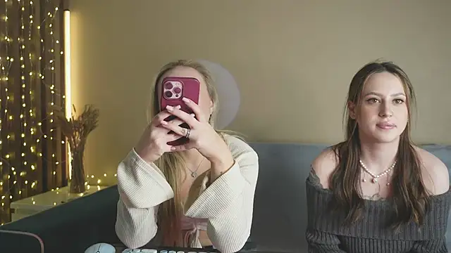 Snapshot of girlstirp chatting on 20, 3, 2025 girlstirp online show from 20, 3, 2025